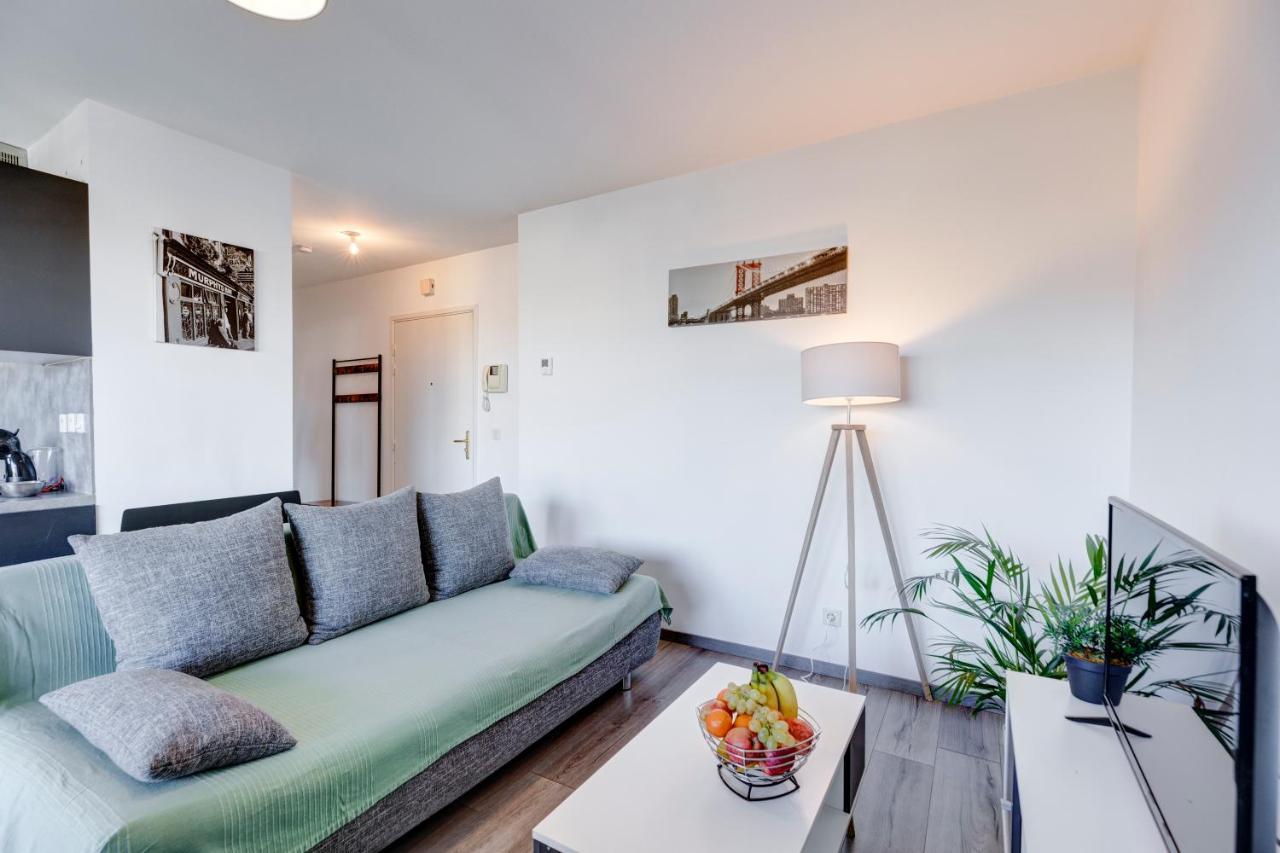 Appartement Viva Leman- HYPERCENTRE - VUE PANORAMIQUE- PARKING - WIFI à Thonon-les-Bains Extérieur photo